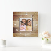 Custom Foto Rustikales, rekonstruiertes Holzhaus Quadratische Wanduhr (Zuhause)