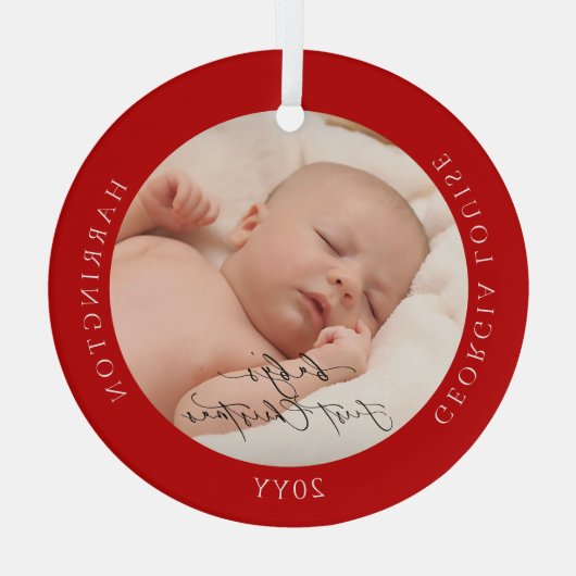 Custom Foto und Name Baby's First Christmas Red Ornament Aus Glas (Rückseite)