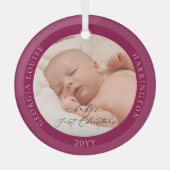 Custom Foto und Name Baby's First Christmas Ruby Ornament Aus Glas (Vorderseite)