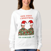 Custom Foto Unser erstes Weihnachts Ugly Sweater Sweatshirt (Vorderseite)