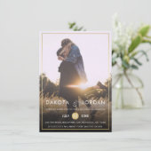 Custom Foto Wedding | Moderne Typografie und Gold Einladung (Stehend Vorderseite)