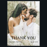 Custom Foto Wedding Vielen Dank Magnet<br><div class="desc">Mit unserem Custom Foto Wedding Dankeschön Magnet präsentieren wir Ihnen den perfekten Weg, um Ihren Hochzeitsgästen zu danken! Dieser wunderschön gestaltete Magnet verfügt über eine Hochzeitsfoto-Vorlage, mit der Sie Ihr Lieblings-Hochzeitsgeschenk leicht hochladen können, um es persönlich zu gestalten. Es beinhaltet auch eine elegante Typografie des Dankes, die Ihre herzliche Wertschätzung...</div>