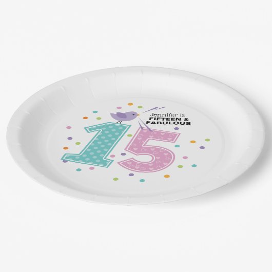Custom Fünfzehn und Fabulous Pink Confetti Geburts Pappteller (Schrägansicht)