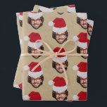 Custom Funny Christmas Weihnachtsmannmütze Face Fo Geschenkpapier Set<br><div class="desc">Ein lustiges personalisiertes Weihnachtsverpackungspapier mit Ihrem individuellen Foto. Dieses maßgeschneiderte Weihnachtsmannmütze- und Gesichtspackpapier-Design ist eine wunderbare Möglichkeit,  Ihre Geschenke und Geschenke personalisiert zu machen. Lustvolles und niedliches Weihnachtsgebäck mit kraftvollem Hintergrund. Passen Sie das Weihnachtsgesicht an und machen Sie Ihr eigenes lustiges Gesichtsverpackungspapier.</div>