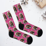 Custom Girlfriend Foto Pink Liebe<br><div class="desc">Zeigen Sie Ihre Liebe für Ihren Freund, Ehemann oder Partner mit diesen lustigen und gemütlichen, nach Maß bedruckten Socken! Unsere Foto Premium Crew Socken sind mit einem Muster Ihres eigenen Lieblings-Fotos und kleinen, weißen Konfetti-Herzen ausgestattet. Erstellen Sie Ihre eigene, indem Sie einfach Ihr Bild zum runden Platzhalter-Bild hinzufügen. Macht eine...</div>
