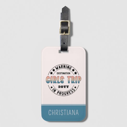 Custom Girls Trip in Progress Funny Gepäckanhänger (Vorderseite Vertikal)