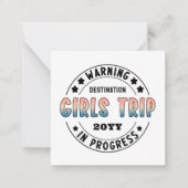 Custom Girls Trip in Progress Funny Mitteilungskarte (Vorderseite)