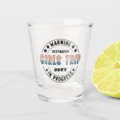 Custom Girls Trip in Progress Funny Schnapsglas (Vorderseite)