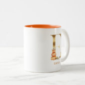 Custom Gold Alphabet E Monogram | Floral Pumpkin Zweifarbige Tasse (VorderseiteRechts)