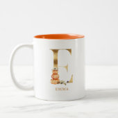 Custom Gold Alphabet E Monogram | Floral Pumpkin Zweifarbige Tasse (Links)