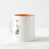 Custom Gold Alphabet J Monogram | Floral Pumpkin Zweifarbige Tasse (Vorderseite Links)