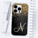 Custom Gold Glitzer Black Sparkgram Monogram Case-Mate iPhone 14 Pro Hülle<br><div class="desc">Dieses elegante und elegante Handy-Gehäuse mit hübschem vergoldeten Glitzer auf schwarz gebürstetem metallischem Hintergrund ist einfach zu personalisieren.</div>