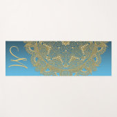 Custom Gold Mandala Art Pattern auf Summer Sky Blu Yogamatte (Vorderseite (Horizontal))