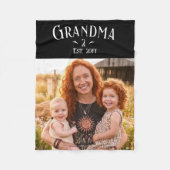 Custom Grandma Est Modern Black White Script Photo Fleecedecke (Vorderseite)