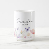 Custom Grandma Est. Year -  Flower and Butterfly  Kaffeetasse (Mittel)
