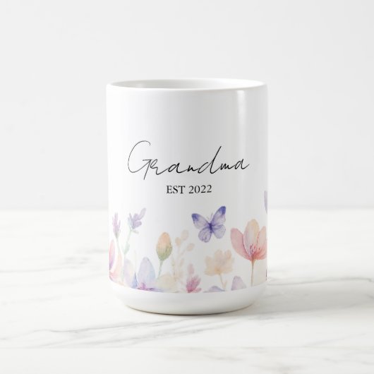 Custom Grandma Est. Year -  Flower and Butterfly  Kaffeetasse (Mittel)