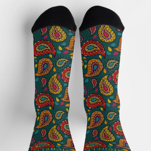 Custom Green Yellow Red Paisley Pattern Socken (Oben)