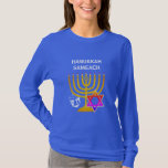 Custom HANUKKAH SAMEACH T-Shirt<br><div class="desc">Eleganter,  stilvoller HANUKKAH T - Shirt,  entworfen mit Imitaten goldener Menorah,  farbenfroher David-Stern und silberfarbenem dreidel plus CUSTOMIZABLE GREETING - HANUKKAH SAMEACH,  sodass Sie Ihren eigenen Gruß,  z. Happy Chanukah. Ideal für die Hanukah-Saison. Wählen Sie aus einem breiten Bereich von Hanukkah-Kleidung und Geschenken,  die von Berean Designs entworfen wurden.</div>