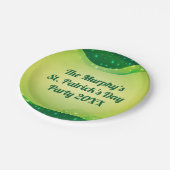 Custom Happy St. Patrick's Day Green Sparkle Party Pappteller (Schrägansicht)