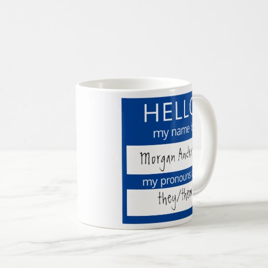 Custom HELLO Mein Name Pronouns ist Abzeichen Kaffeetasse (VorderseiteRechts)