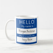 Custom HELLO Mein Name Pronouns ist Abzeichen Kaffeetasse (Links)