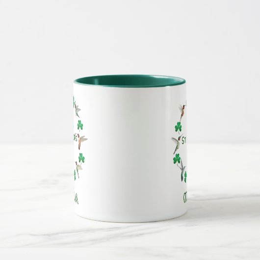 Custom Hummingbirds & Kleeblatts St. Patrick's Day Tasse (Zentrum)