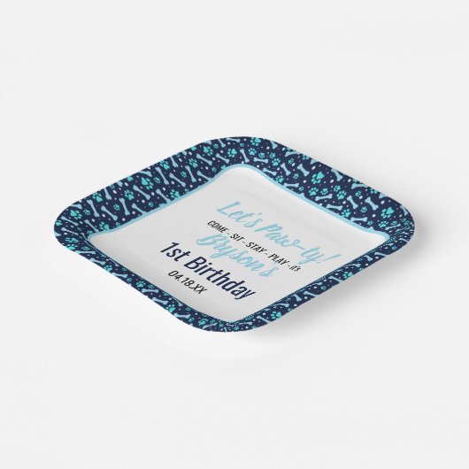 Custom Hund Birthday Blue Paw Print Puppy Pet Pappteller (Gewinkelt)