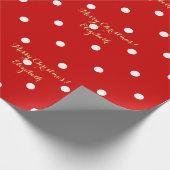 Custom Imitats Gold Script Christmas Red Polka Dot Geschenkpapier (Ecke)