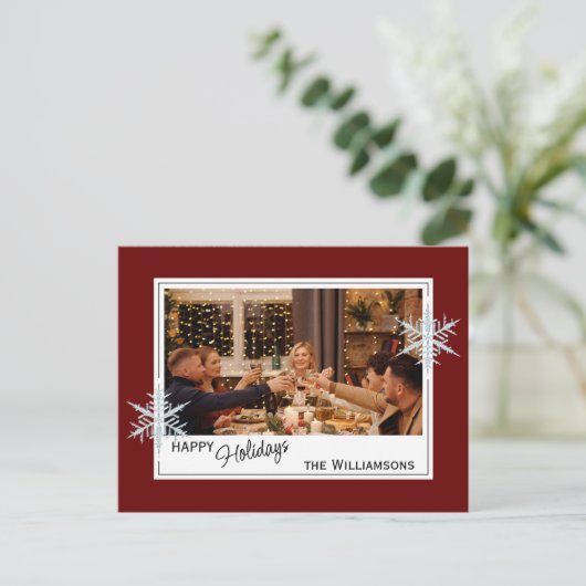 Custom Imitats Silver Snowfloakes on Dark Wine Red Postkarte (Stehend Vorderseite)