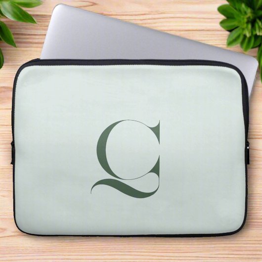 Custom Initial l Elegant Classy Green Mit Monogram Laptopschutzhülle