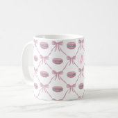 Custom Initial Pink Girly Coquette Bow & Macarons Kaffeetasse (Vorderseite Links)