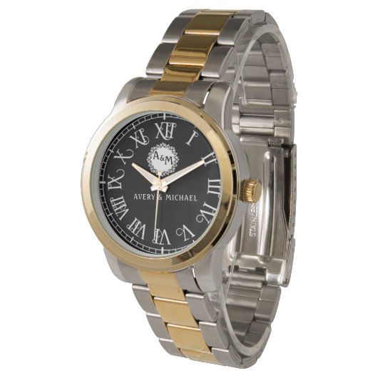 Custom Initials & Names Monogram Timeless Style Armbanduhr (Schrägansicht)