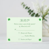 Custom Irish Green Kleeblatt Clover Wedding RSVP Karte (Stehend Vorderseite)