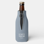 Custom Junggeselinnen-Abschied Dusty Blue Ber Flaschenkühler (Flasche Rückseite)