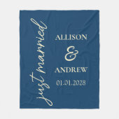 Custom Just Married Blanket Gift for Newlyweds Fleecedecke (Vorderseite)