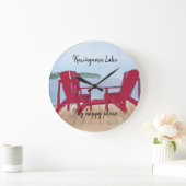 Custom Lake View “‘My Happy Place Große Wanduhr (Zuhause)