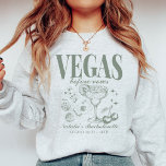 Custom Las Vegas Junggeselinnen-Abschied Personali Sweatshirt<br><div class="desc">Bleibe gemütlich und stilvoll während deines Las Vegas Junggeselinnen-Abschieds mit unserem smaragdgrünen "Vegas Before Vows" Custom Las Vegas Junggeselinnen-Abschied Crewneck Sweatshirt. Dieses komfortable und modische Sweatshirt ist die perfekte Wahl, um dem Ensemble Ihres Brautparty Wärme und Einheit zu verleihen. Mit einem Casino-inspirierten Design im Retro-Stil erweckt es den Geist Ihres...</div>