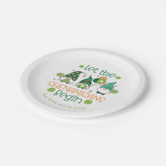 Custom Let the Shenanigans Begin Gnome Party Pappteller (Schrägansicht)