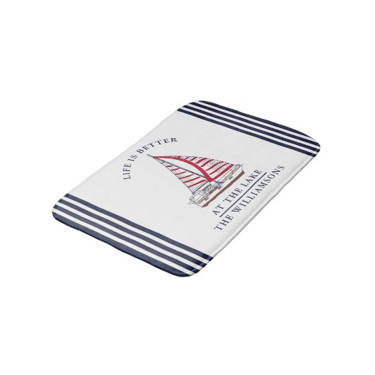 Custom Life is Better am Lake Nautical Badematte (Schrägansicht)