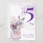 Custom Lila Floral Monogram Wedding Tischnummer (Vorderseite)