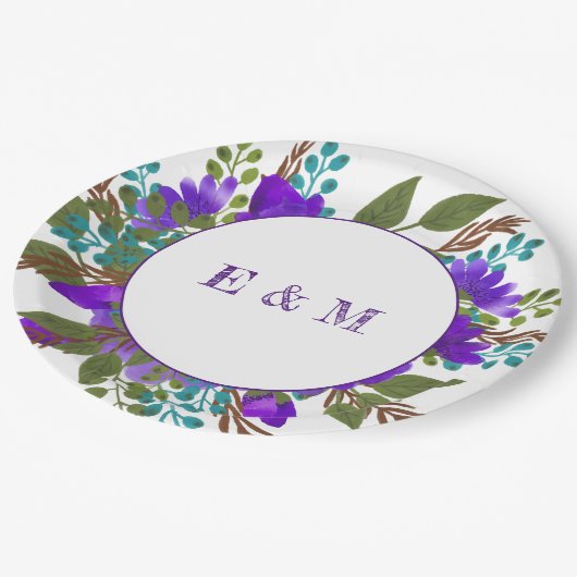Custom Lila Floral Wedding Pappteller (Schrägansicht)