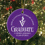 Custom Lila Veterinary School Graduate Christmas Keramik Ornament<br><div class="desc">Dieser moderne lila Veterinärmedizin Schule Abschluss bewahrt Weihnachtsschmuck mit dem Namen der Uni Graduate in elegantem Weiß-Drehbuch für die Klasse von 2025 und Ihr Foto auf der Rückseite. Mit Ihrer Hochschule unter dem Tierarzt Medizin Caduceus für ein großartiges Gedenkgeschenk für einen DVM-Abschluss.</div>