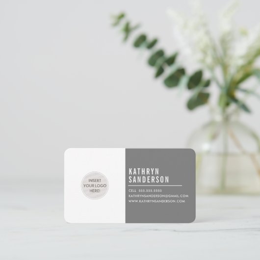 CUSTOM LOGO modern minimalistisch grau weiß Visitenkarte (Stehend Vorderseite)