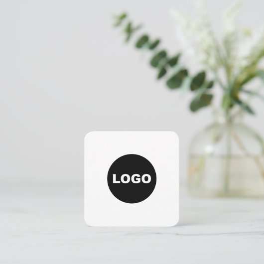 Custom Logo Social Media White Modern Minimalistis Quadratische Visitenkarte (Stehend Vorderseite)