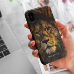 Custom Majestic Lion Case-Mate iPhone Hülle<br><div class="desc">Gemütlicher,  majestätischer Löwe,  der mit dem erbitterten und doch atemberaubend schönen König des Dschungels aufwartet. Verwenden Sie die Personalize-Funktion,  um Ihren Namen hinzuzufügen oder ihn für ein schlichtes Cover leer verlassen. Ein tolles Geschenk für Familie,  Freunde und alle anderen,  während die Ferienzeit naht.</div>