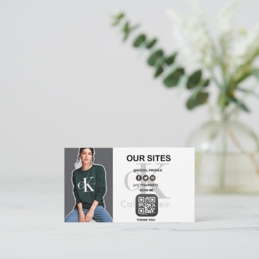custom Minimal Business Card with QR Code – Modern Visitenkarte (Stehend Vorderseite)