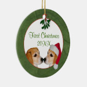 Custom Mistletoe Kiss First Christmas Ornament (Rechts)