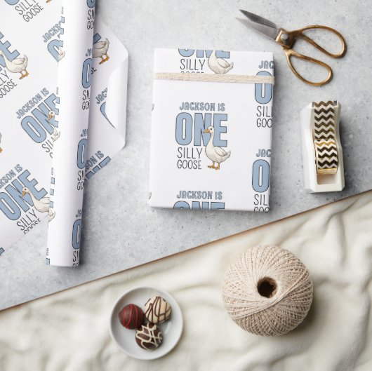 Custom Modern Blue One Silly Goose First Birthday Geschenkpapier (Kunsthandwerk)