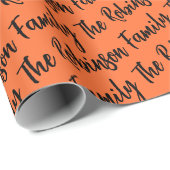 Custom Modern Family Name Burnt Orange Geschenkpapier (Rolleneckpunkt)