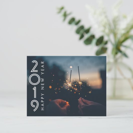 Custom Modern Happy New Year Firework Sparklers Postkarte (Stehend Vorderseite)